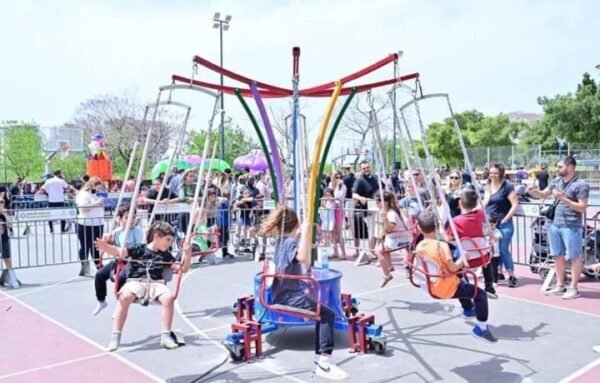 מתקן נדנדות מסתובב