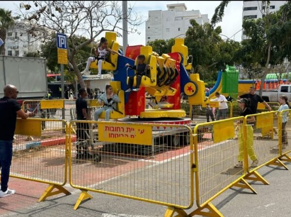 קרוסלת כסאות אופקית